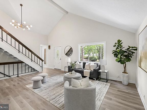 3rd image of 1019 Isabella Dr