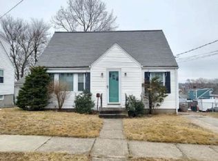 16 Fillmore St, Pawtucket, RI 02860