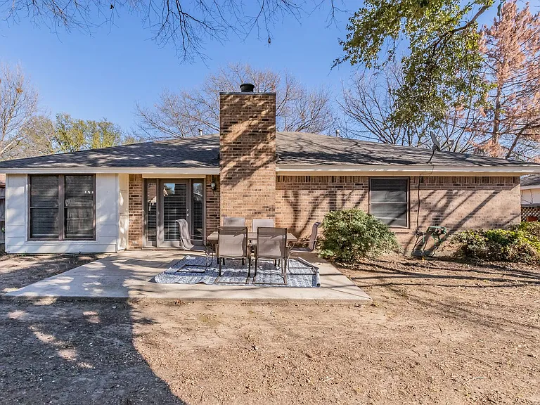 340 Gloria St — Photo 31