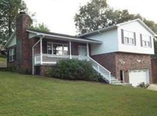 208 Elm St, Elkview, WV 25071