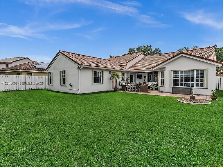 639 Verona Pl — Photo 68