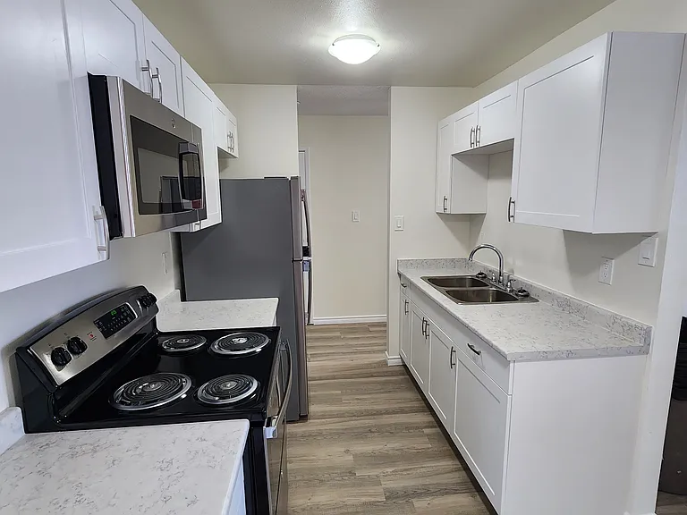 4001 Enemark Cres — Photo 27