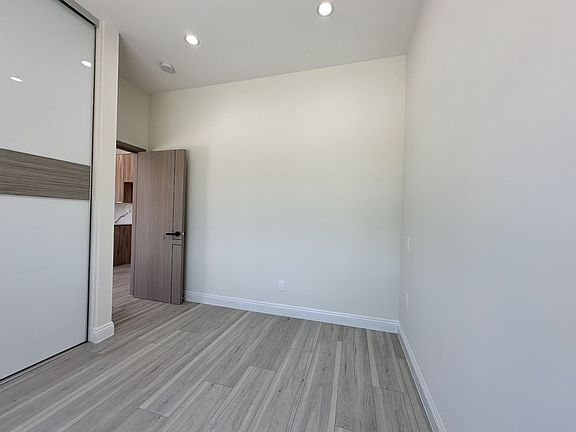 4th image of 325 N Carvol Ave