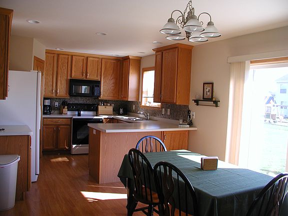 2nd image of 474 Crowfoot Ave