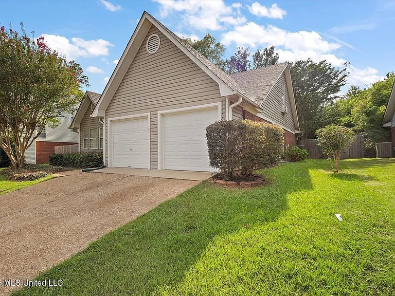 33 Peppermill Dr — Photo 3