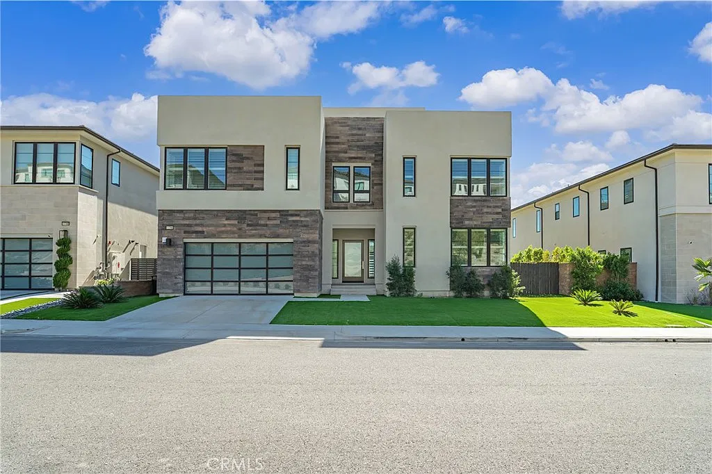 5 bed, 5189 sqft, $14,300 — Photo 1