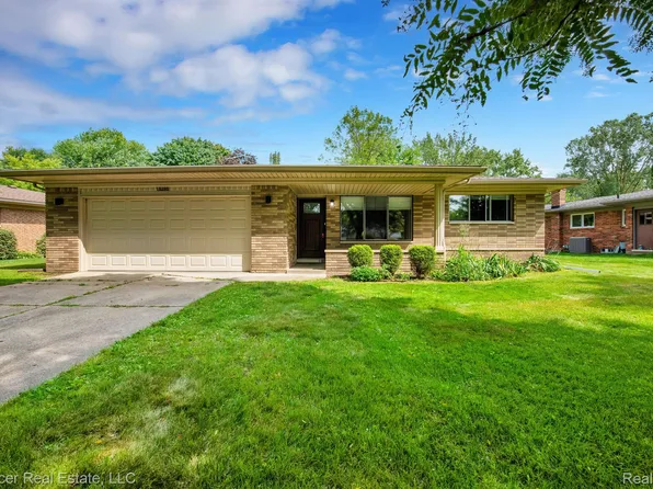 6280 Walker Dr, Troy, MI 48085
