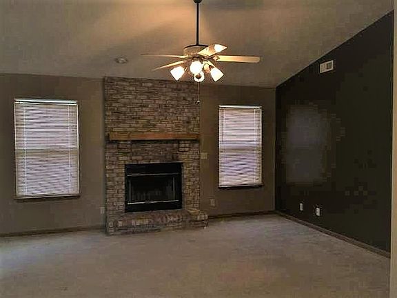 2nd image of 504 Crockett Ct