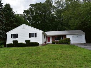 12 Glenvale St, Waterford, CT 06385