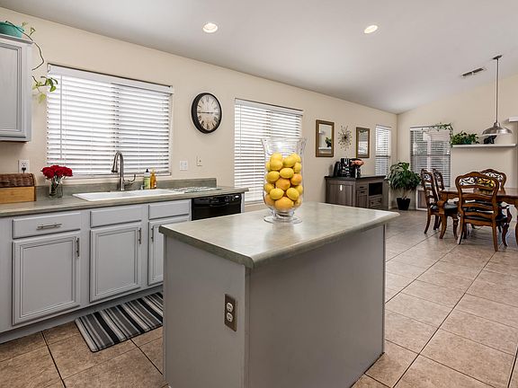 3rd image of 10779 W Edgemont Ave