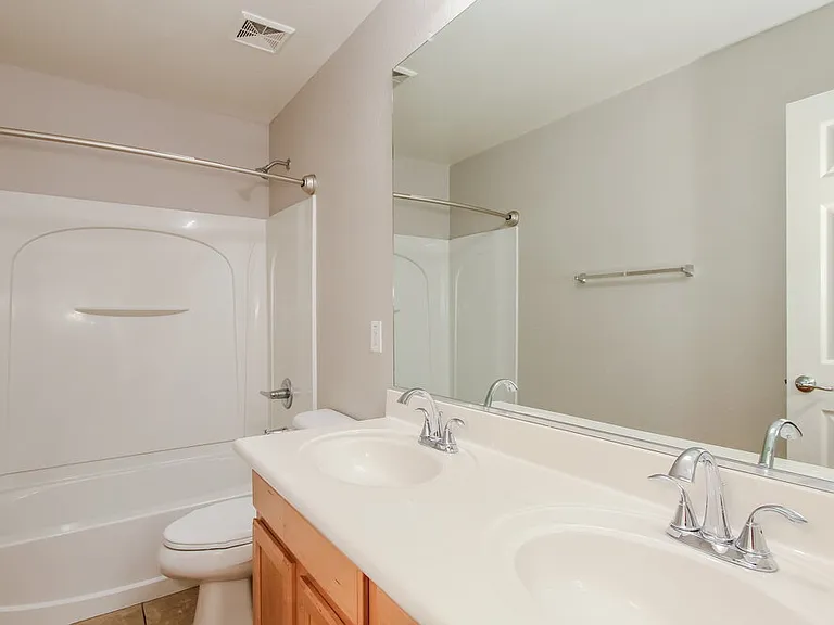 4665 E Olney Ave — Photo 15