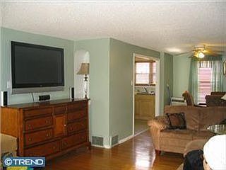 3rd image of 639 E Sanger St