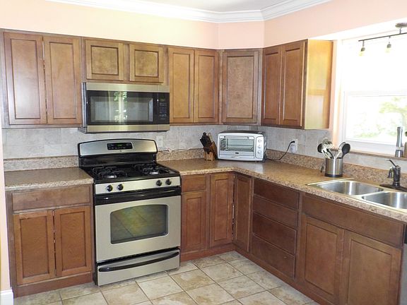 3rd image of 7605 Bennington Dr