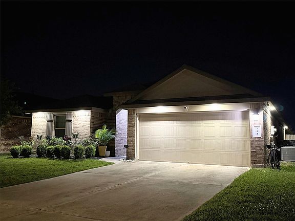 3rd image of 714 Ashley Falls Ln