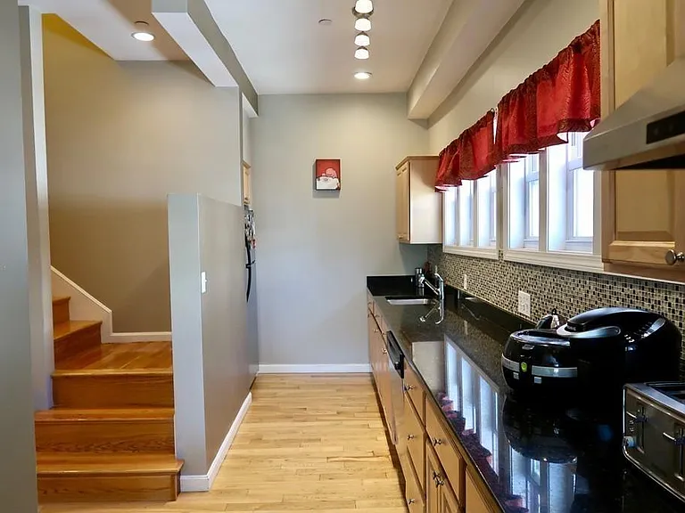 190 Summer St #402 — Photo 4