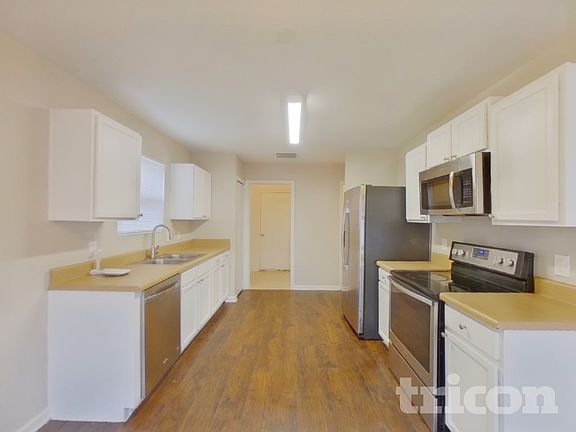5th image of 923 Littleton Dr