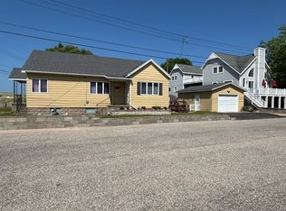 15 N Lakeshore Dr, Manistee, MI 49660