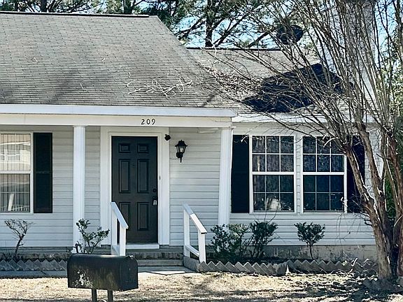 3rd image of 209 Maple Tree Ct