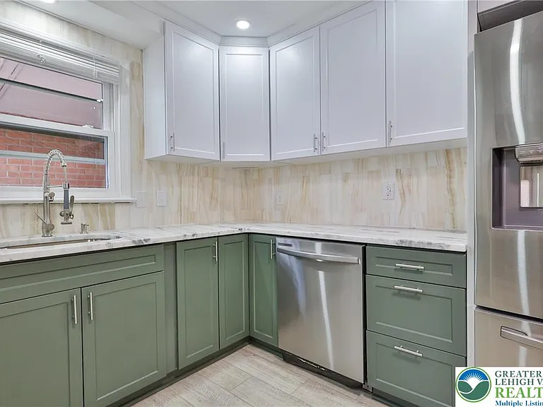 336 E Market St — Photo 9