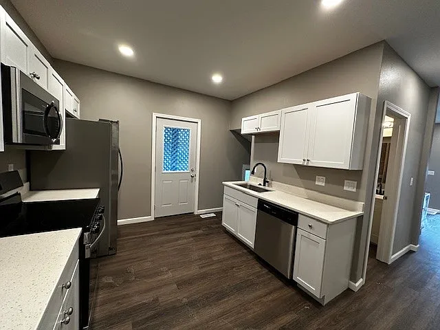 5 bed, 2200 sqft, $4,500 — Photo 4