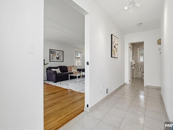 4th image of 58 Mozart St