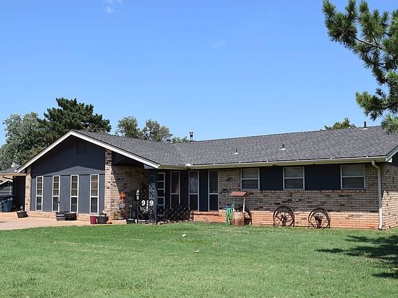 2nd image of 919 Hillcrest Dr