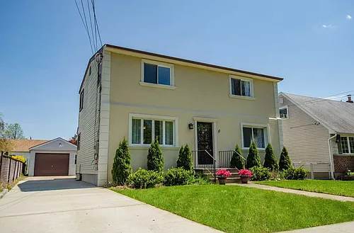 11 Pine St Photo 1