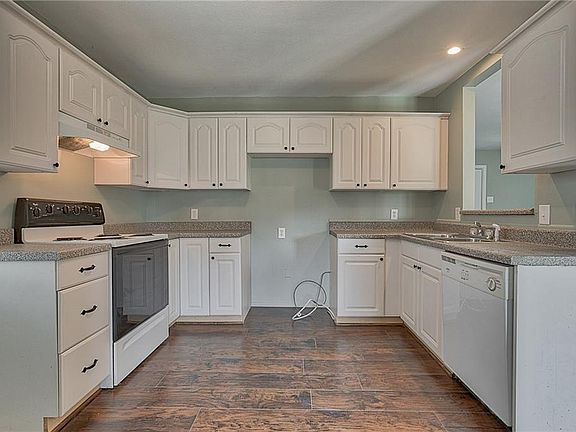 2nd image of 2622 Greenhill Dr
