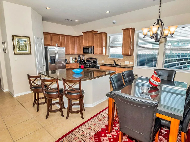 8807 Seguin Cove Ln — Photo 6