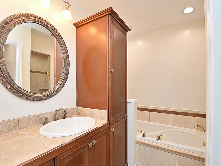 7775 Newington Woods Dr — Photo 45