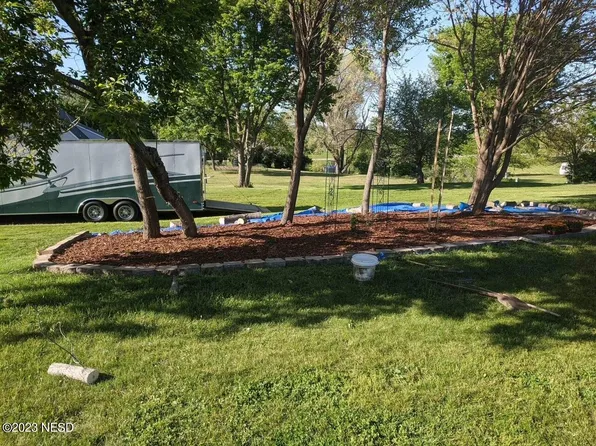 1202 Summit St, Gary, SD 57237