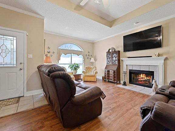 3rd image of 4020 Southern Oaks Dr