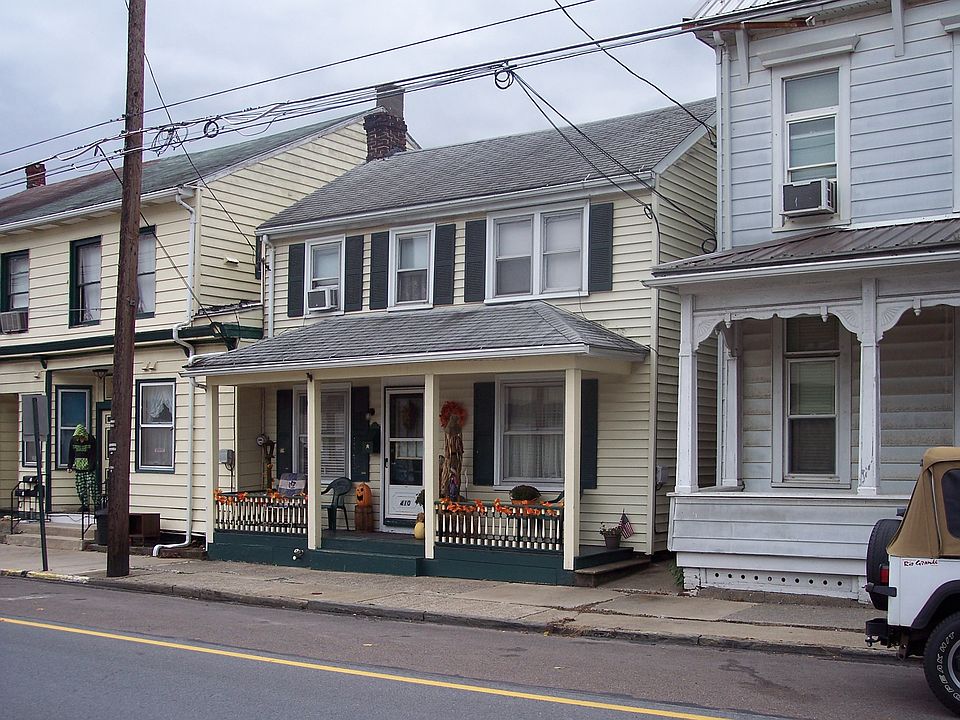 2nd image of 410 E Market St