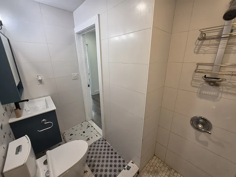 28 E 47th St #3E — Photo 7