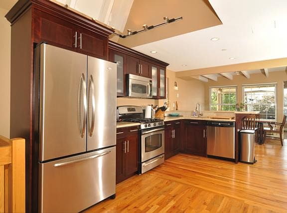 2nd image of 18 Eckar St