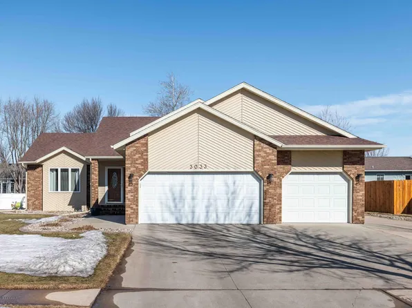 3033 37th Ave S, Fargo, ND 58104