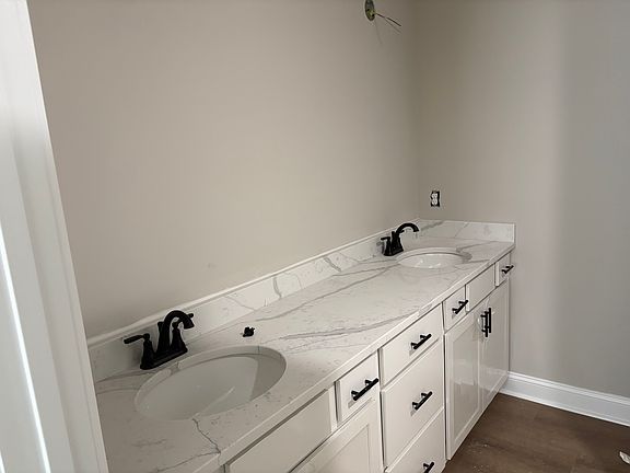 5th image of 221 Harvest Park Dr
