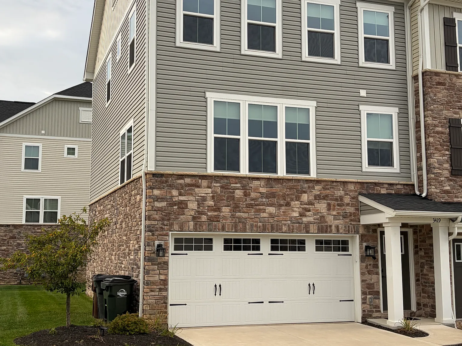 3 bed, 2088 sqft, $2,600 — Photo 2