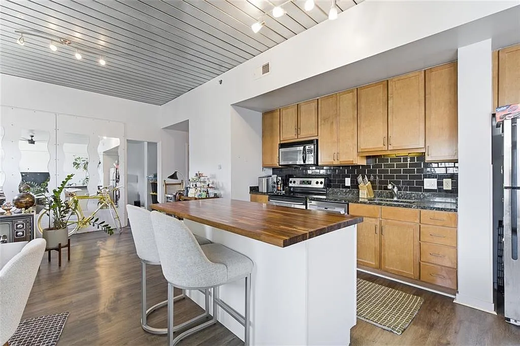 Building Photo - 620 Glen Iris Dr NE #523