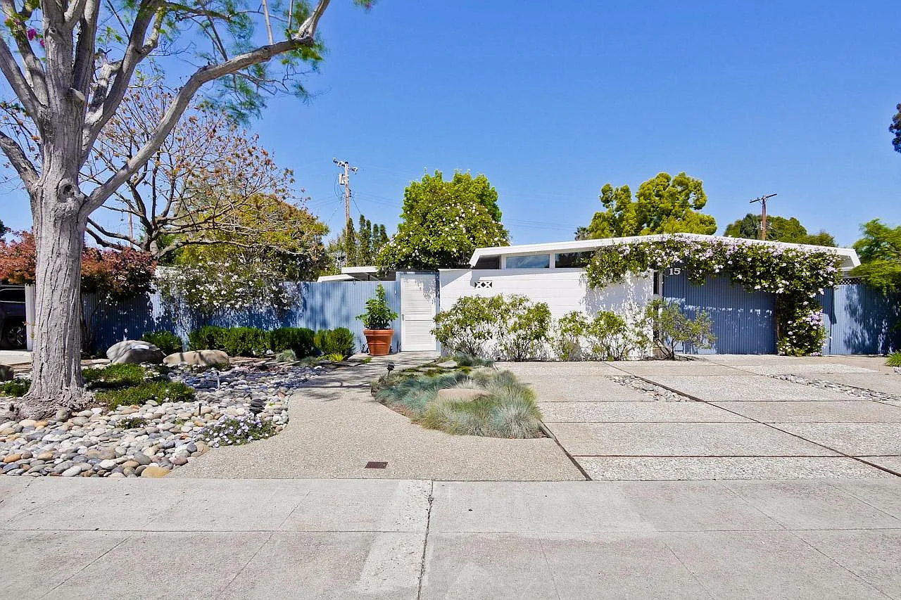 15 Roosevelt Cir photo 1