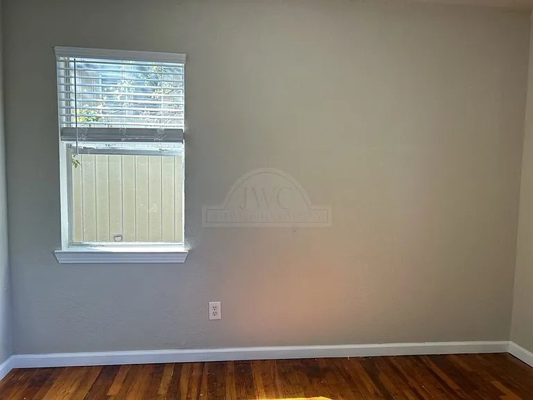 707 N Main St — Photo 12