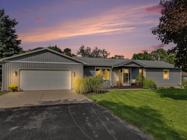 5015 Dio Dr, Cedar Springs, MI 49319