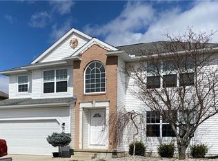 371 Arrowhead Dr, Perrysburg, OH 43551