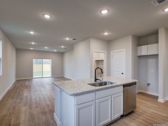3rd image of 671 Corbin Bend