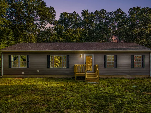 28424 64th Ave, Lawton, MI 49065