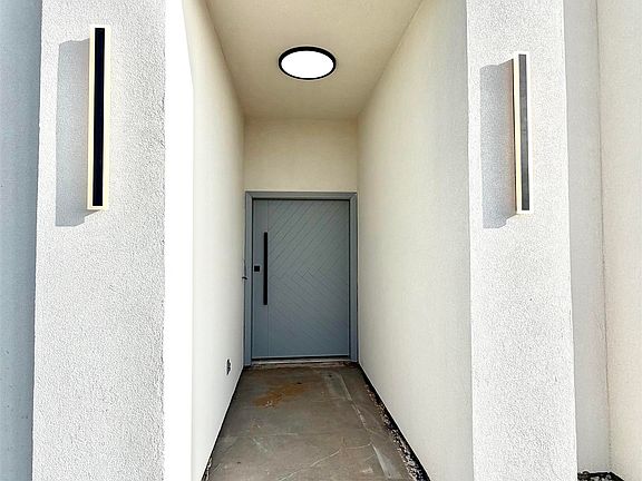 4th image of 1611 Secretaria Ln