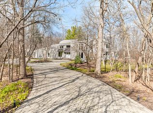 4 Dunsinane Ln, Bannockburn, IL 60015