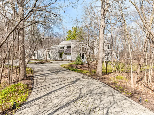 4 Dunsinane Ln, Bannockburn, IL 60015