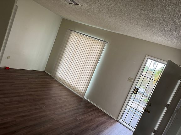 4th image of 1317 1/2 N Mountain View Ave #14