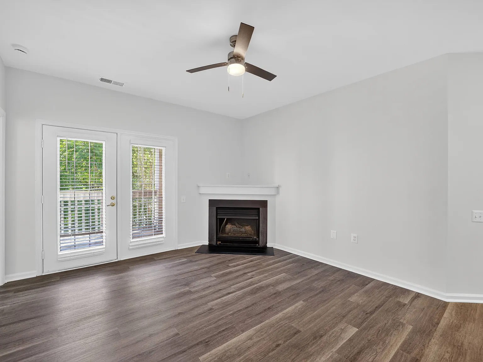 Brittany Commons Apartments — Photo 4